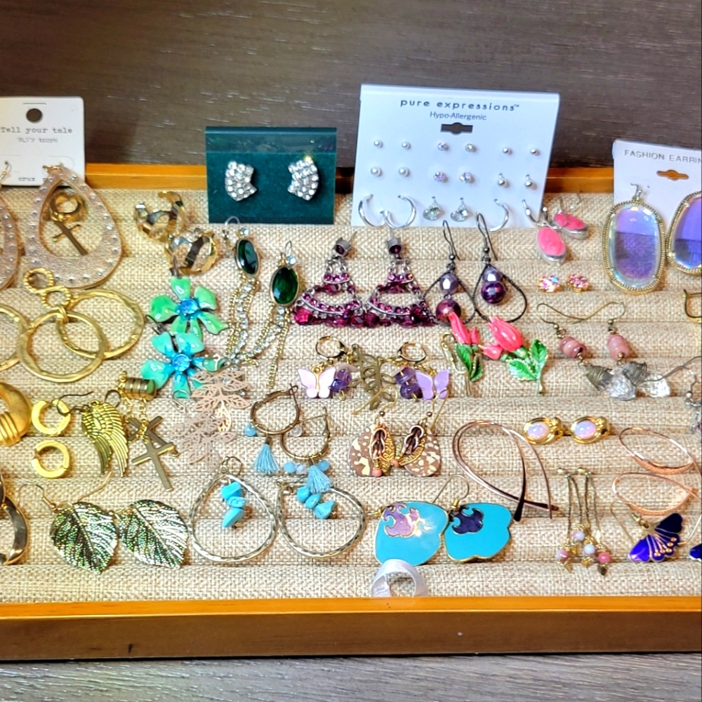 WHOLESALE Costume Jewelry Earrings Lot 40+ Pairs Pink, Green, Purple, Gold